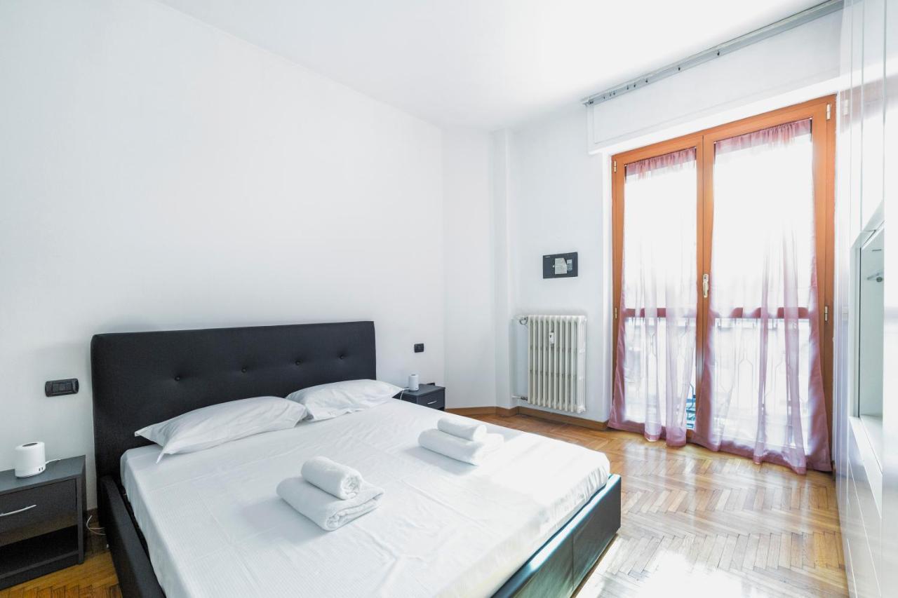 Cenisio M5 Lovely Apartment - With Balcony! Milan Bagian luar foto