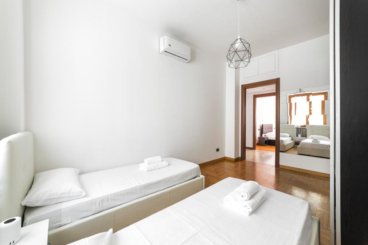 Cenisio M5 Lovely Apartment - With Balcony! Milan Bagian luar foto