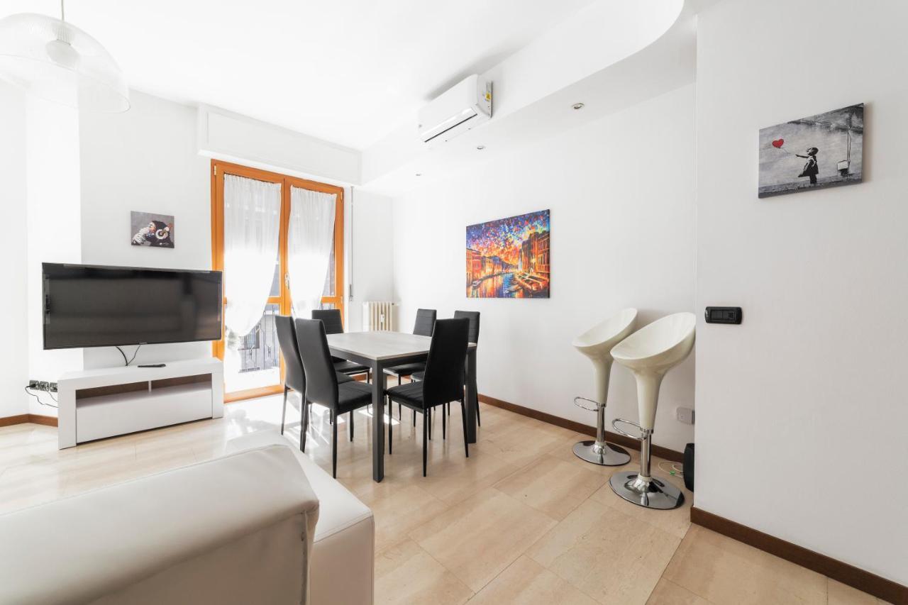 Cenisio M5 Lovely Apartment - With Balcony! Milan Bagian luar foto