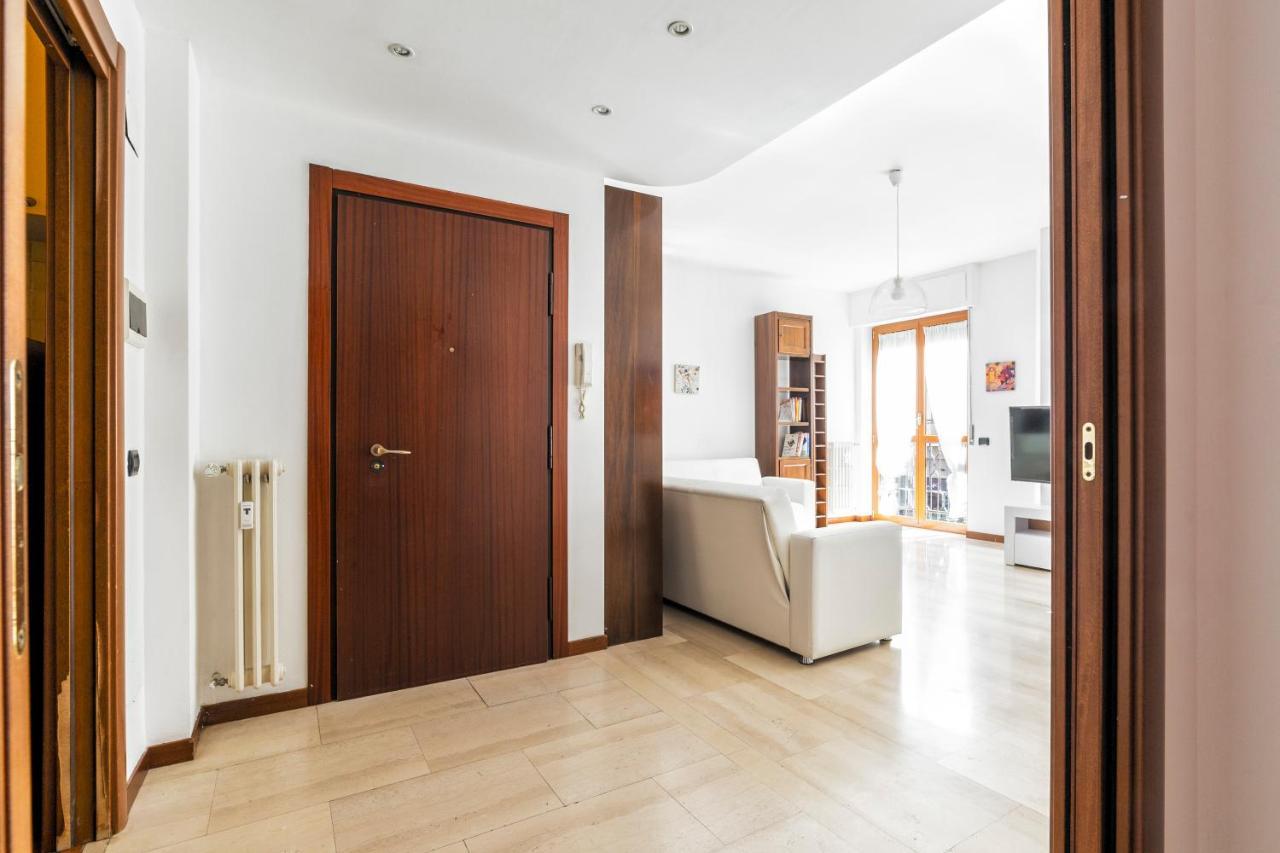 Cenisio M5 Lovely Apartment - With Balcony! Milan Bagian luar foto