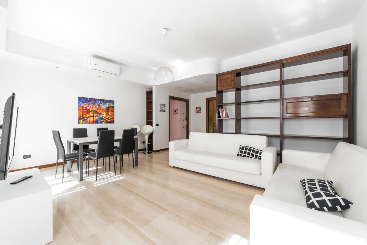 Cenisio M5 Lovely Apartment - With Balcony! Milan Bagian luar foto