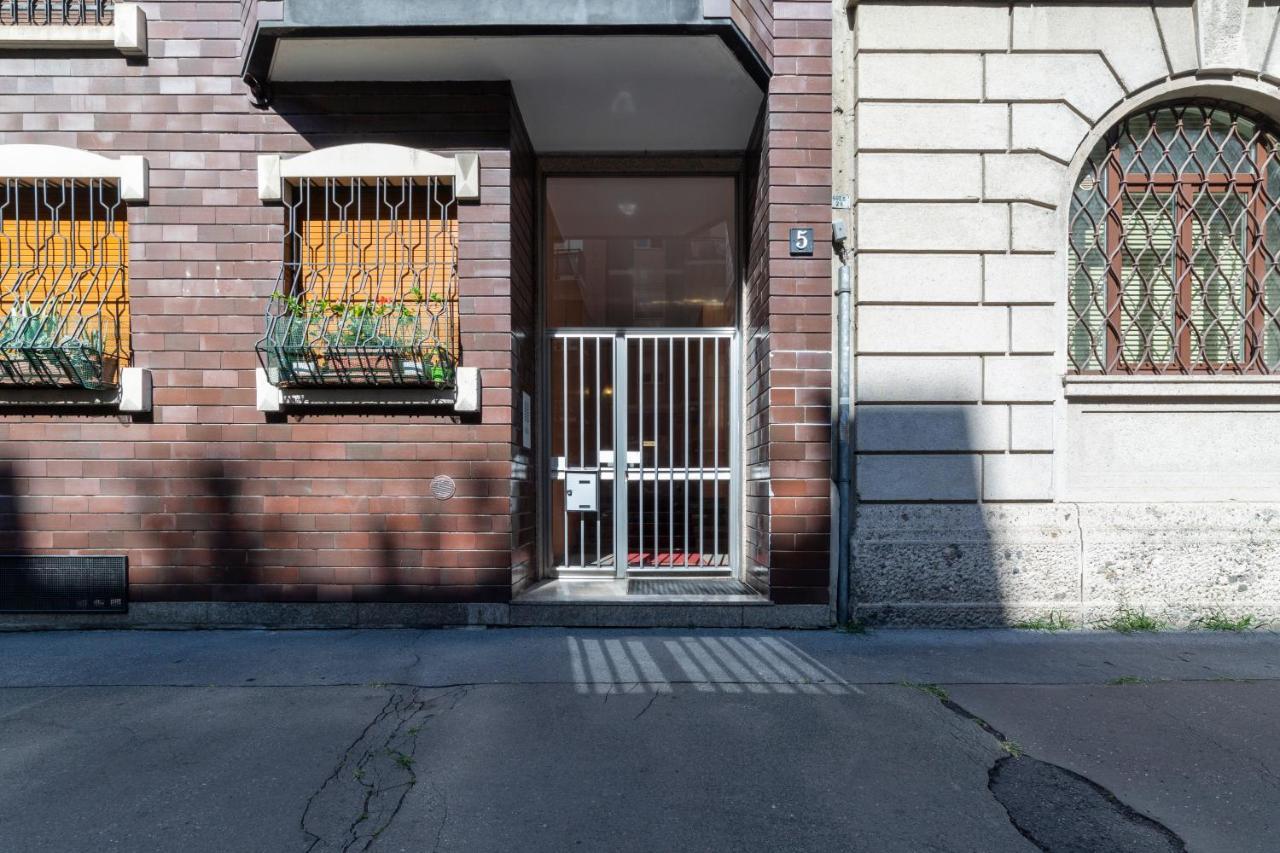 Cenisio M5 Lovely Apartment - With Balcony! Milan Bagian luar foto