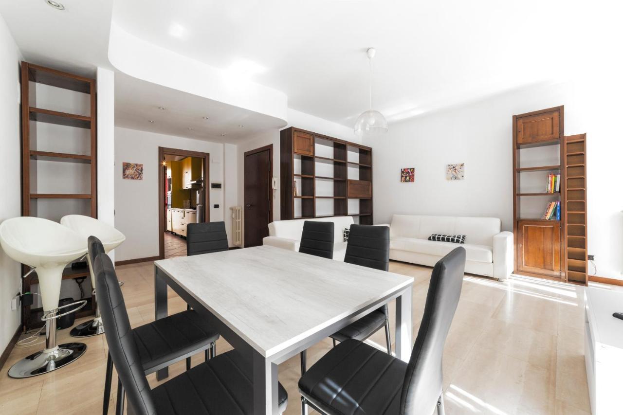 Cenisio M5 Lovely Apartment - With Balcony! Milan Bagian luar foto