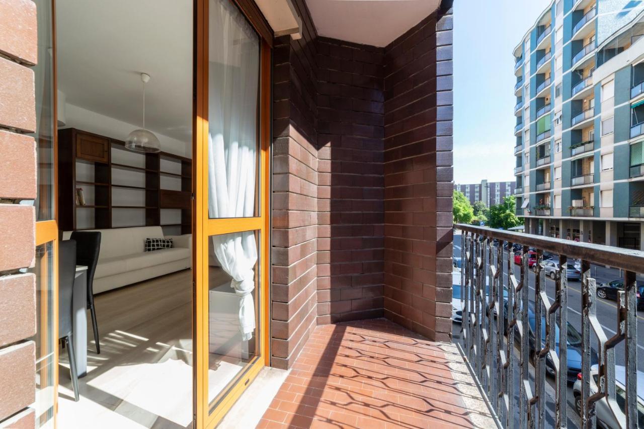 Cenisio M5 Lovely Apartment - With Balcony! Milan Bagian luar foto
