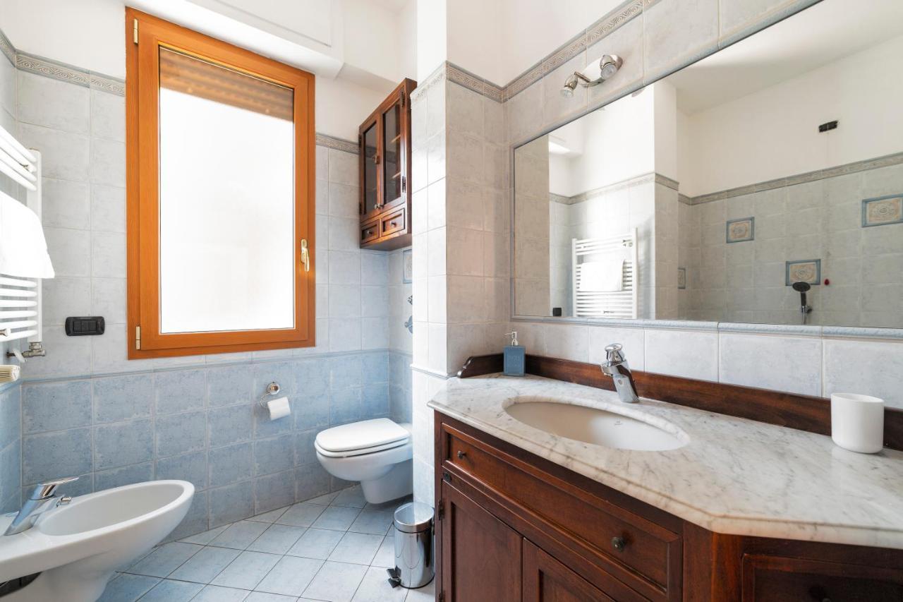 Cenisio M5 Lovely Apartment - With Balcony! Milan Bagian luar foto