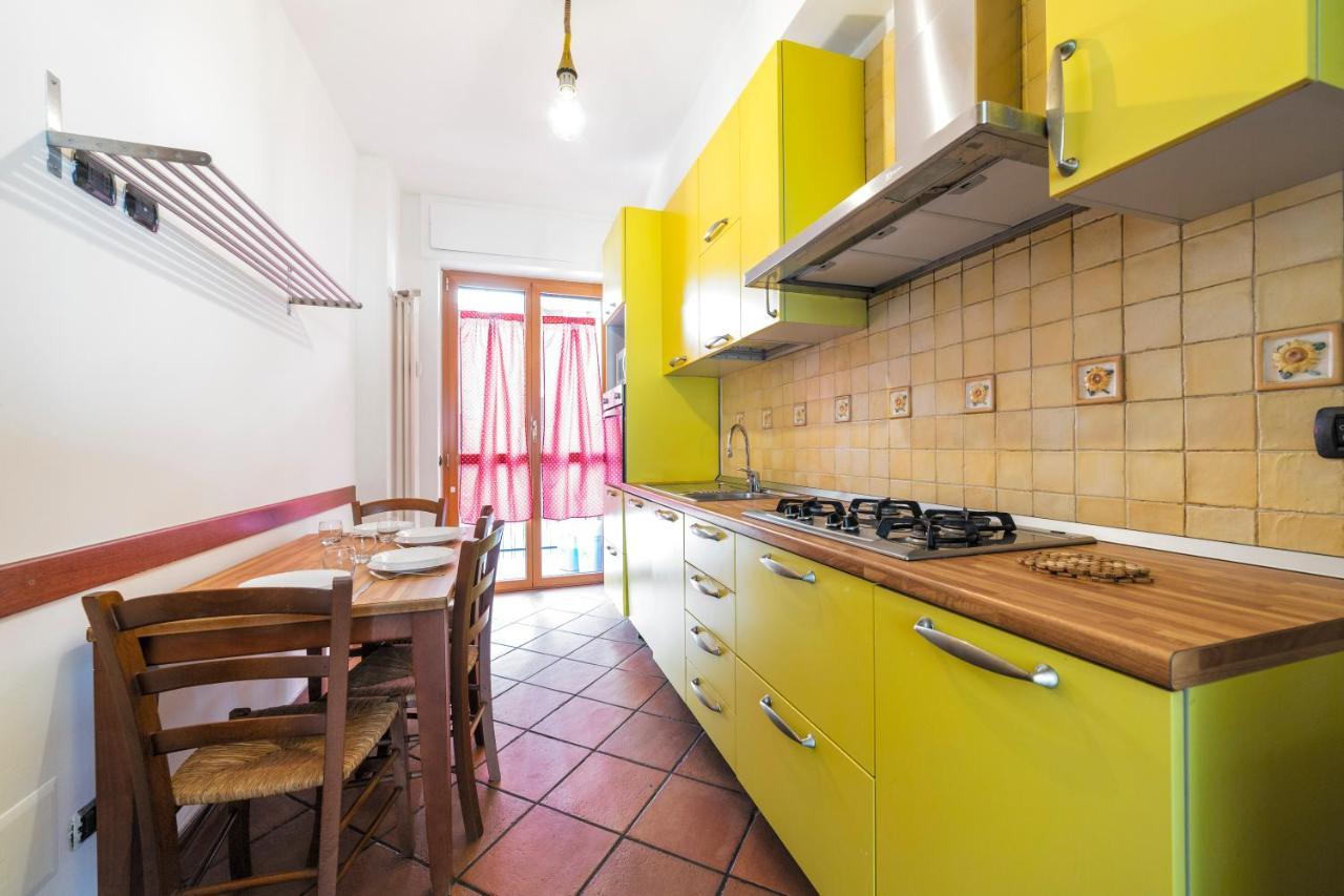 Cenisio M5 Lovely Apartment - With Balcony! Milan Bagian luar foto